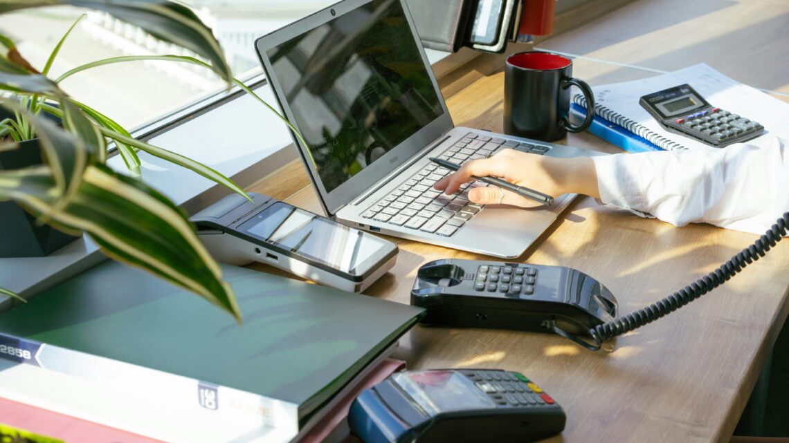 Najlepsze akcesoria do komputera, które ułatwiają pracę